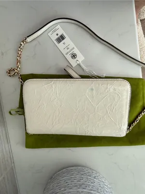 Tory Burch crinkle Cream patent leather Logo Crossbody/wristlet strap Preloved thumbnail 2