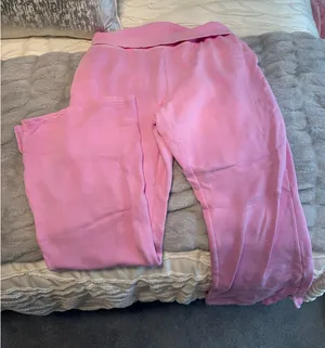 PINK Victoria's Secret Sweatpants thumbnail 1