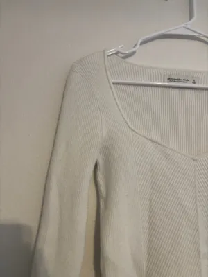 Abercrombie & Fitch white long sleeve thumbnail 2