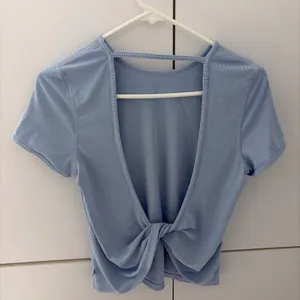 LULULEMON Light blue crop top with open back and tie detail #openback #summer thumbnail 2