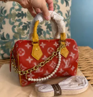 Red handbag thumbnail 1