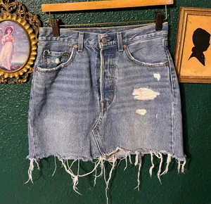 Levi’s Blue Denim Skirt Sz 26 Mini thumbnail 1