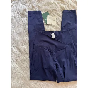 Halara SoftlyZero Crossover Pocket Leggings Peacoat Size XS 7/8 thumbnail 5