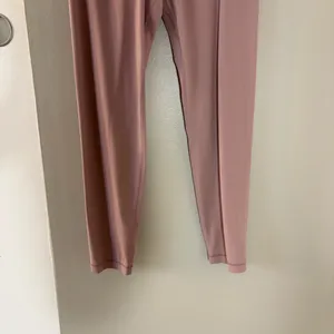 Aritzia Golden Butter Cheeky Infinite High Rise Leggings Pink Size 8 - Medium thumbnail 2