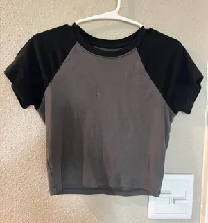 Hollister Baby Tee Cropped thumbnail 1