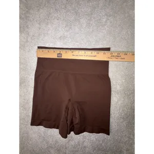 SKIMS Seamless Sculpt Mid Thigh Shorts Shapewear Cocoa Brown Women's M thumbnail 6