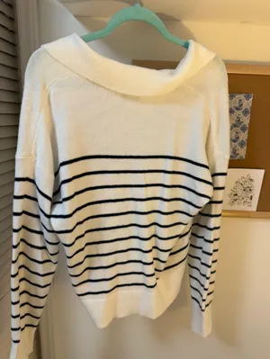 Old navy sweater thumbnail 3