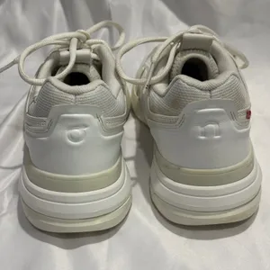 ON On Clouds The Roger Clubhouse Pro Sneakers, White Ice, Size 9 Womens thumbnail 6