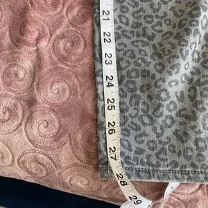 Abercrombie & Fitch Gray High-Waisted Leopard Jeans Size 4 thumbnail 7
