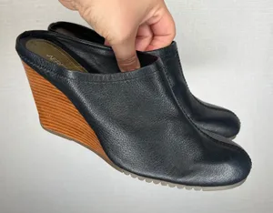 Aerosoles Womens Black Leather Wedge Mules Wood Grain Heel Round Toe Size 10 thumbnail 1
