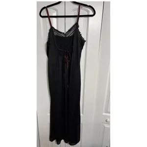 Vintage‎ Nightgown Slip Lace Trim Black Burgundy Ribbon Tie 70s 80s Noir thumbnail 2