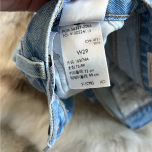 Levi's Women’s distressed shorts thumbnail 4