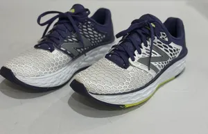 Woman Size 8 new balance Sneakers thumbnail 1
