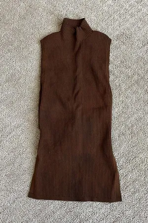 Aritzia Babaton Sculpt Knit Tie Back Sleeveless Mock Neck Brown XS Never Worn thumbnail 1