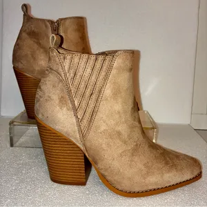 Faux Suede Tan Ankle Boots Size:9 thumbnail 2