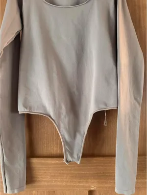SKIMS Essential Scoop Neck Long Sleeve Bodysuit Beige Tan Women’s XXS / XS thumbnail 3