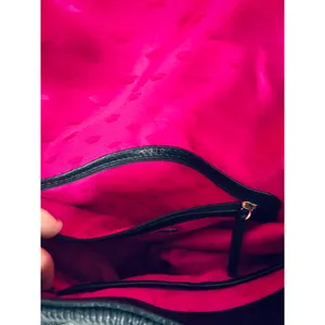 Juicy Couture Black Pebbled Hobo Shoulder Bag Gold Chain Pink Interior thumbnail 6
