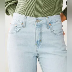 Levi's Low Pro Women's Jeans in Charlie Won Light Wash Distressed Size 29 thumbnail 5