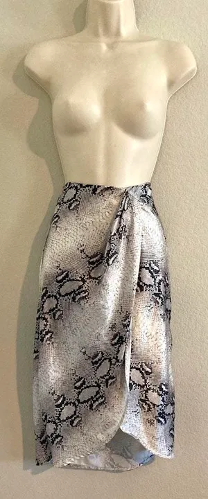 Dress Forum NWT snake skin pattern LA skirt. Sz S thumbnail 1