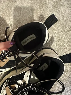 tennis shoes thumbnail 3