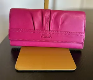 Vintage Y2K Coach Soho Pleated Trifold Wallet pink thumbnail 1