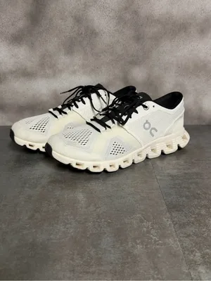On Running Cloud X Women's White/Black Running Shoes Size 7.5 thumbnail 2