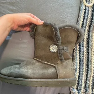 UGG boots thumbnail 1