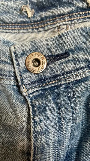 Light Wash Denim Levi’s thumbnail 2