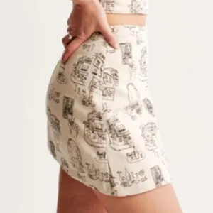 Abercrombie & Fitch Scarlett Linen Blend Mini Skort Size XS Wrap Novelty Print thumbnail 3