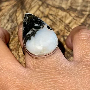 White Buffalo Turquoise Ring Size 7 1/2 Black thumbnail 1