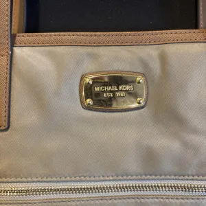 Michael Kors Montauk Nylon & Leather Shoulder Bag/Purse Khaki/Tan gold hardware thumbnail 2