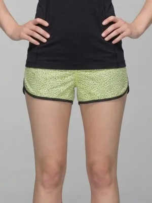 EXCELLENT Lululemon Run Speed Low Rise Shorts Lined Dash Yellow Black 8 thumbnail 1