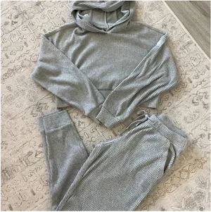 Alo Muse Yoga Sweatpants and sweatshirt set  thumbnail 3