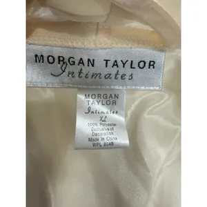 Morgan Taylor Women's Size XL Satin Cream Floral Kimono Robe Belt Embroidered thumbnail 11