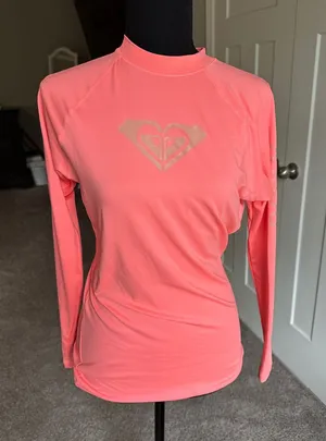 Roxy Coral Pink Long-Sleeve Rashguard Top NWOT thumbnail 1