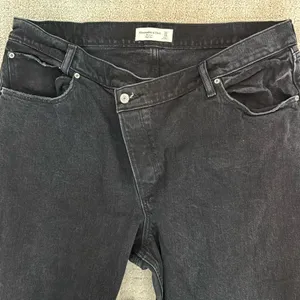 Abercrombie “The dad high rise” asymmetric criss cross waistband washed black grey gray thumbnail 6