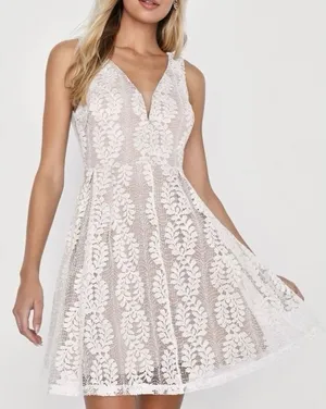 NWT‎ Lulus All of My Heart White Lace Sleeveless Skater Flare Dress MEDIUM thumbnail 1