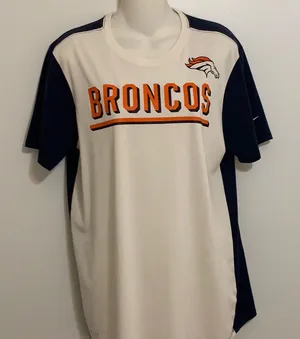 NFL Broncos Shirt size Medium Ladies Tee thumbnail 1