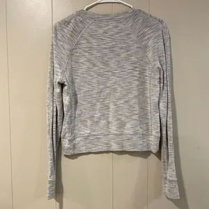 Lululemon Gray Long Sleeve Athletic Top Size 4 Lightweight Stretch thumbnail 2