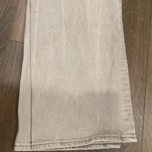 Abercrombie Women's Beige Jeans thumbnail 7