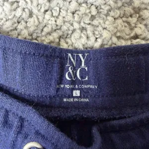 New York & Company Womens Navy Blue LOVE Graphic Jogger Sweatpants Size L thumbnail 4