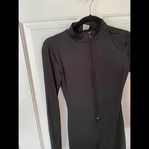 K Mock Neck Front‎ Zip Thigh Length Black Bodysuit thumbnail 8