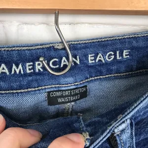 American Eagle High Rise Distressed Mom Jean Size 2 thumbnail 9