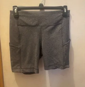 (6) lululemon biker shorts 6” thumbnail 1