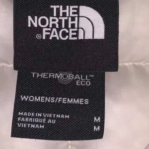 The North Face ThermoBall Eco Vest M White Puffer Gorpcore Layering Apres Ski thumbnail 2