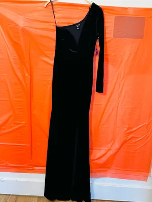 Windsor Black One-Shoulder Velvet Evening Dress thumbnail 13