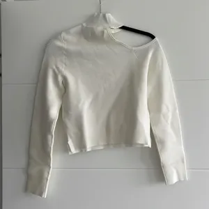 Abercrombie Off-the-shoulder sweater thumbnail 2
