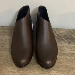 No Boundaries AEROSOLES New! Women’s brown comfort ankle boots size 9 thumbnail 2