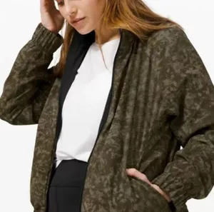 Lululemon Bombs Away Black / Olive Green Camo Print Reversible Zip Jacket Sz 6 thumbnail 2