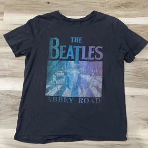 The Beatles Short Sleeve Graphic Tee Shirt Women’s Small thumbnail 1